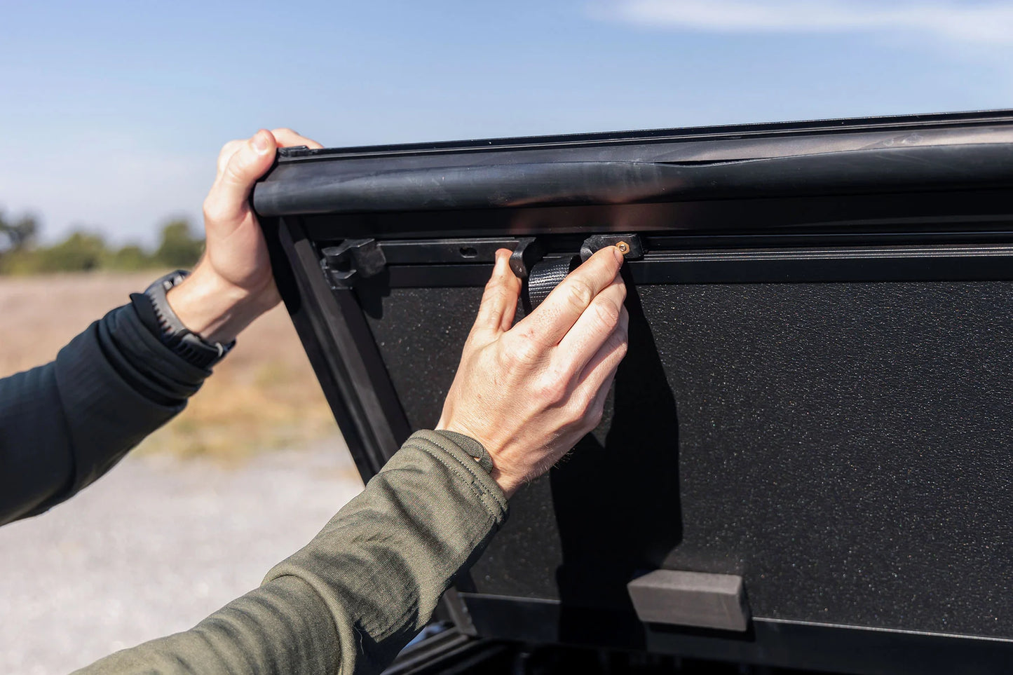 Hard Tri-Fold (Flip Up) Bed Cover - 6' Bed